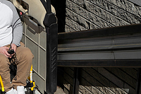 Krzesełko schodowe czy platforma? Jak dobrać urządzenie do rodzaju schodów i potrzeb domowników.